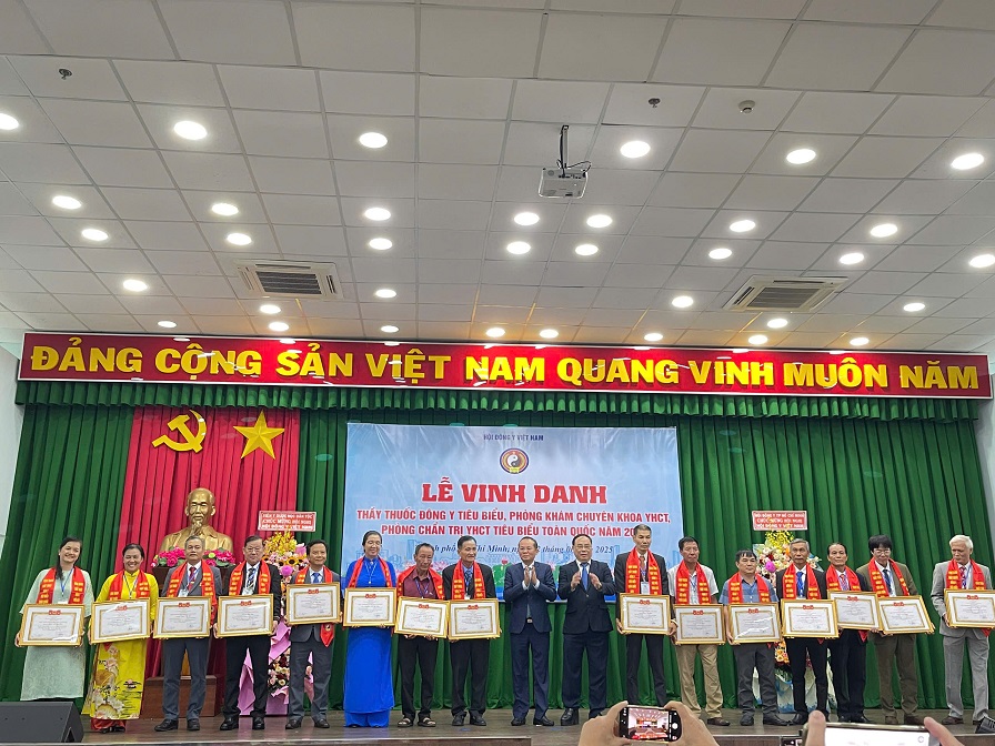 Lễ vinh danh thầy thuốc đông y tiêu biểu toàn quốc